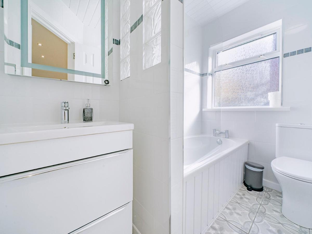 Pass The Keys - Bright & Airy 2Br 2Bath Apt In Perfect Location Belfast Exterior photo